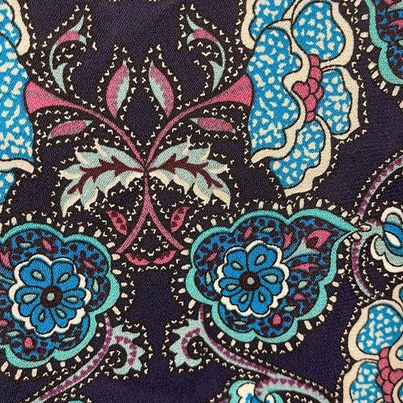 Francesca’s Blue Floral Pattern Cold Shoulder Top Size Small - Picture 3 of 8